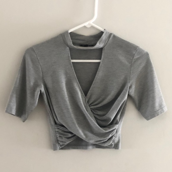 TOPSHOP SHORT SLEVE CHOKER CROP TOP - Picture 2 of 3